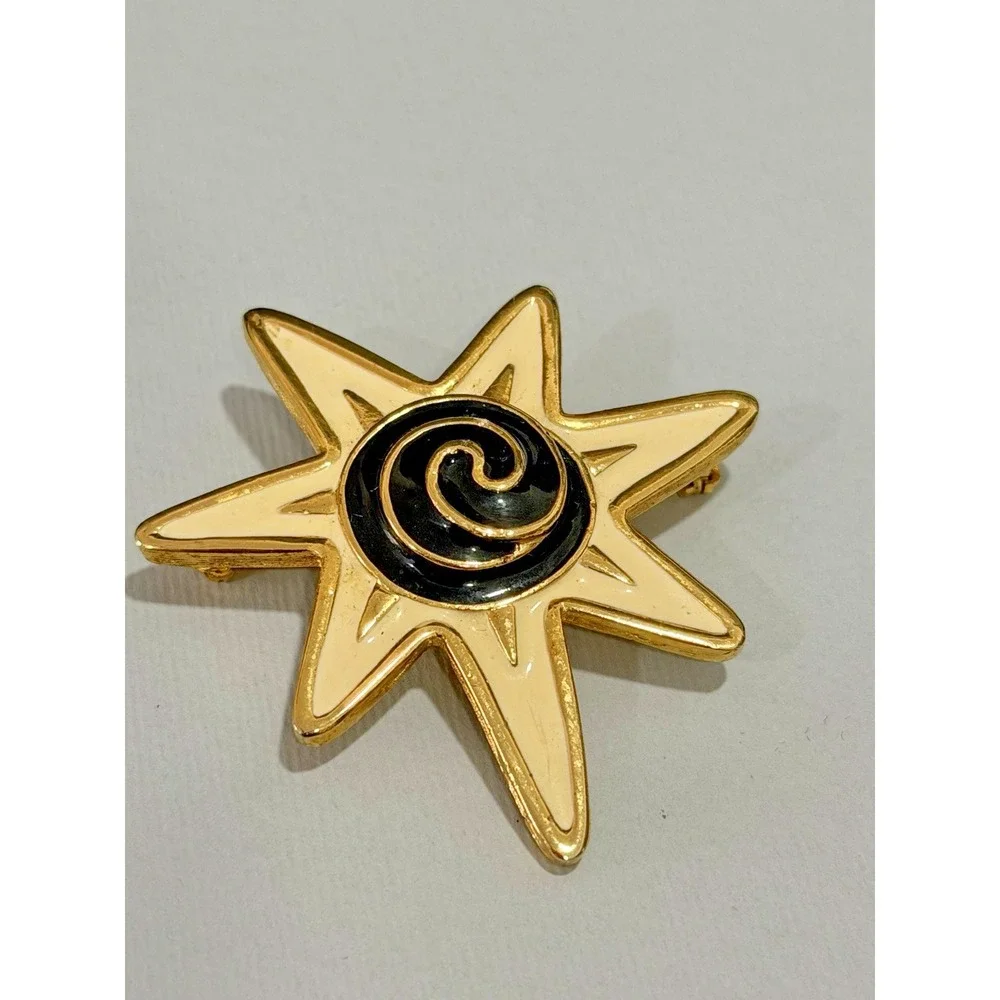 Vintage Gold Tone Enamel Starburst Brooch Cream Black Spiral Celestial Sun Pin